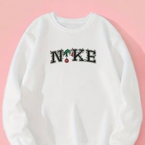 - Grinch Nike crewneck 🎄🤍